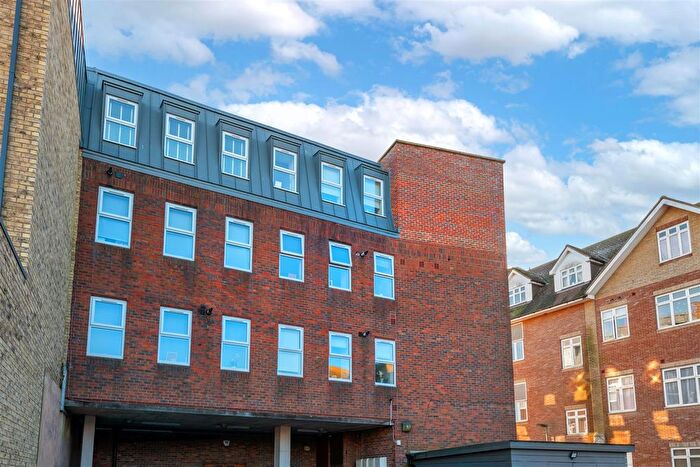 1 Bedroom Flat For Sale In Lumley Road, Horley, RH6