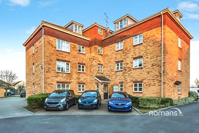 2 Bedroom Apartment For Sale In Cannon Gate, Slough, SL2