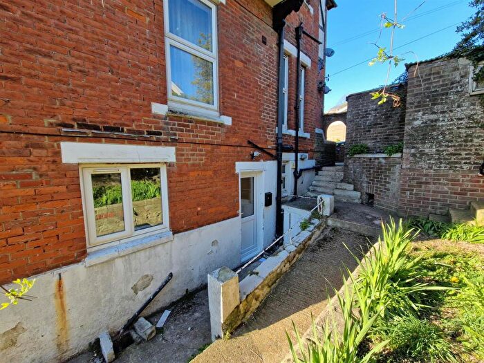 2 Bedroom Flat To Rent In Leyburne Road, Dover, CT16