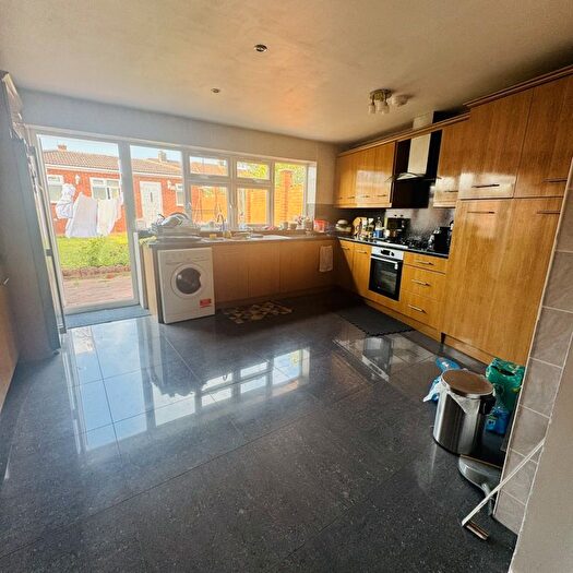 4 Bedroom Terraced House To Rent In Southall, UB1