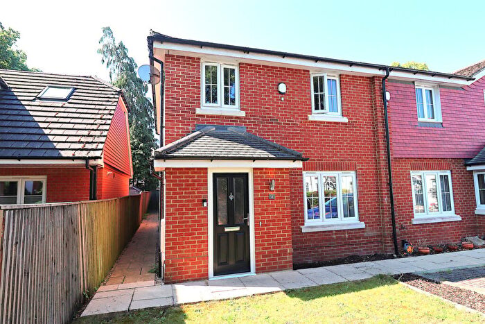 3 Bedroom End Of Terrace House For Sale In A Church Road West, Farnborough, GU14