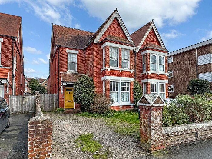 5 Bedroom Semi-Detached House For Sale In Beach Road, Littlehampton, BN17