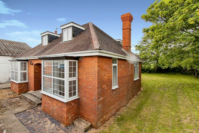 4 Bedroom Detached Bungalow For Sale In Swallowcliffe, Swallowcliffe, Salisbury, SP3