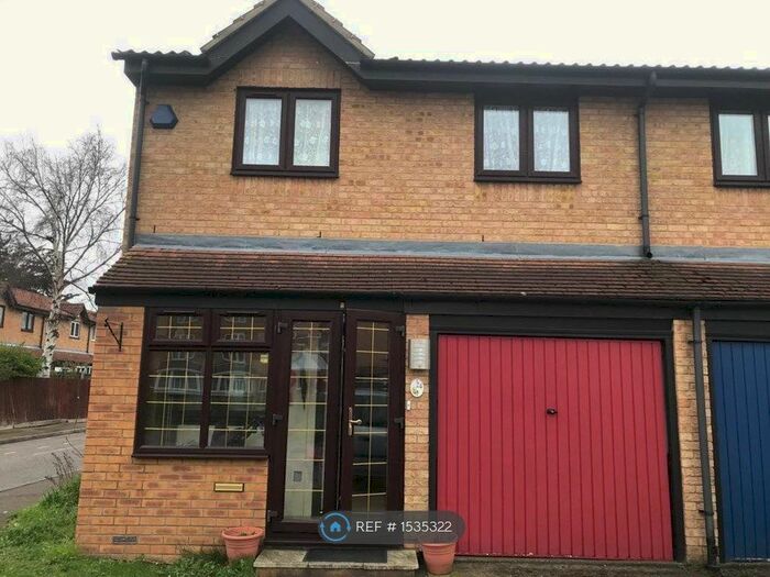 3 Bedroom End Of Terrace House To Rent In Express Drive, Ilford, IG3
