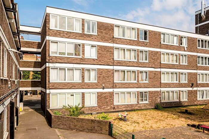 2 Bedroom Flat To Rent In Kinglake Street, Walworth, SE17