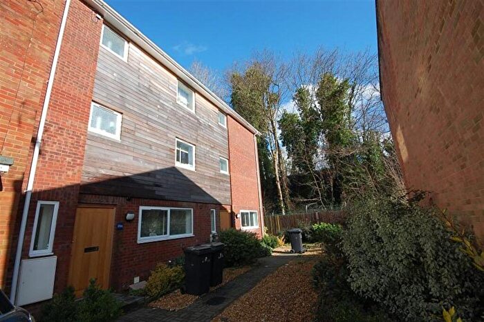 6 Bedroom House To Rent In Sparkford Close, SO22