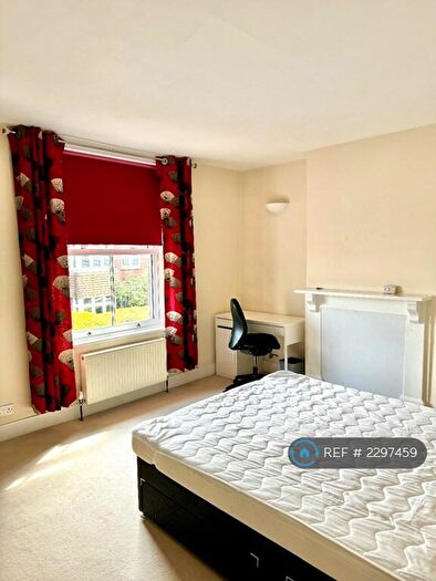 4 Bedroom Terraced House To Rent In Cleveland Road, Chichester, PO19