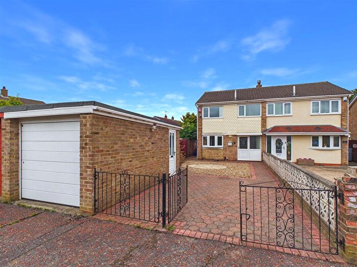 3 Bedroom Semi-Detached House For Sale In Hurn Walk, Thornaby, TS17
