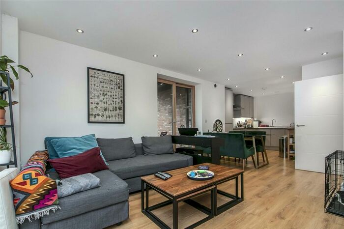 3 Bedroom Apartment To Rent In Upper Clapton Road, London, E5