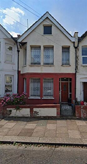 Studio To Rent In Brightwell Avenue, Westcliff-On-Sea, SS0