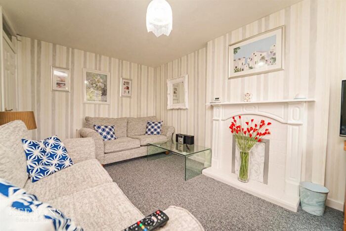 2 Bedroom Flat For Sale In Wayfarers Way, Swinton, Manchester, M27