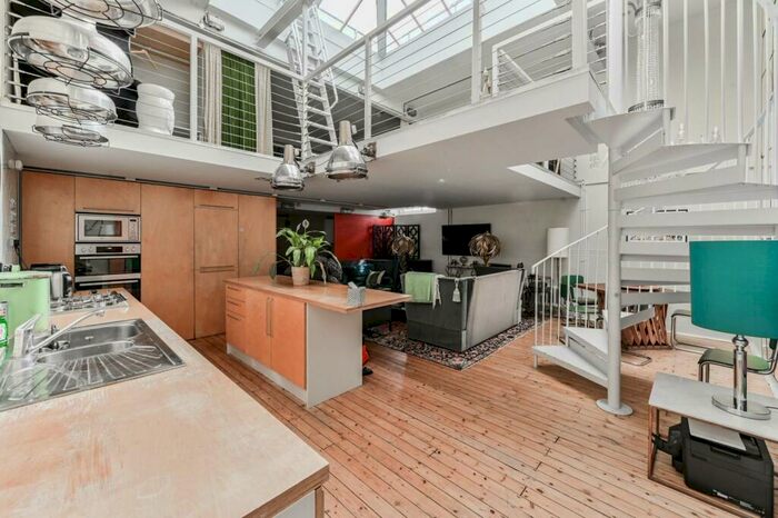 2 Bedroom Flat To Rent In Bramshaw Road, Victoria Park, London, E9