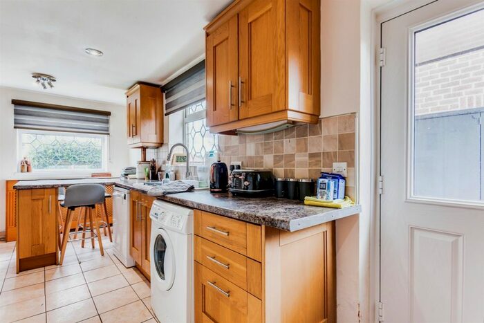 3 Bedroom Semi-Detached House For Sale In Woodland Close, Hall Green, Wakefield, WF4