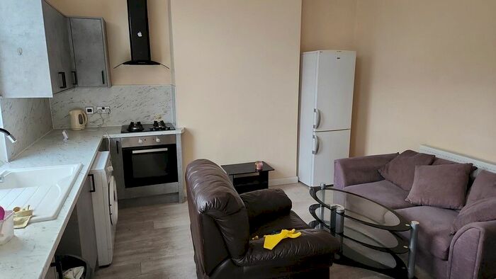 2 Bedroom Semi-Detached House To Rent In Cobden Grove, Leeds, LS12