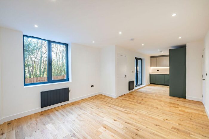 3 Bedroom Flat To Rent In Seaton Court, Purley, CR8