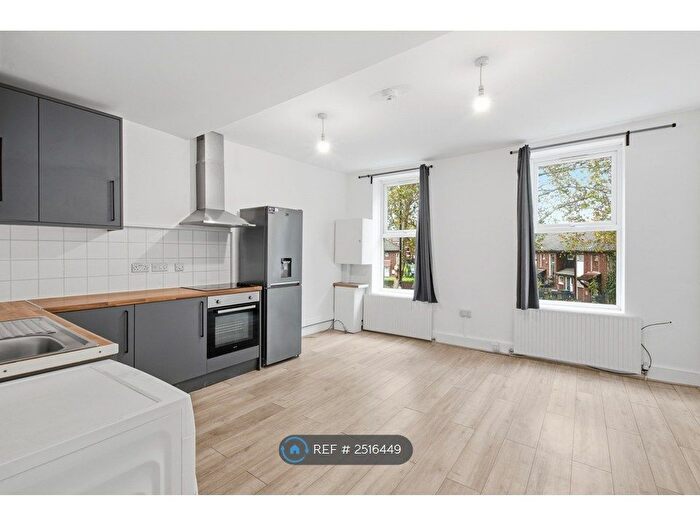 4 Bedroom Flat To Rent In Seven Sisters Road, London, N15