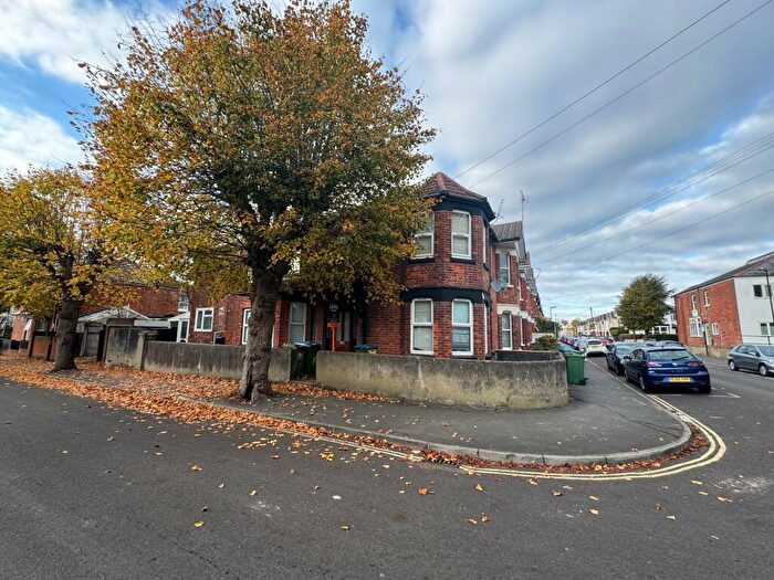 5 Bedroom Semi-Detached House To Rent In Sandhurst Road, SO15