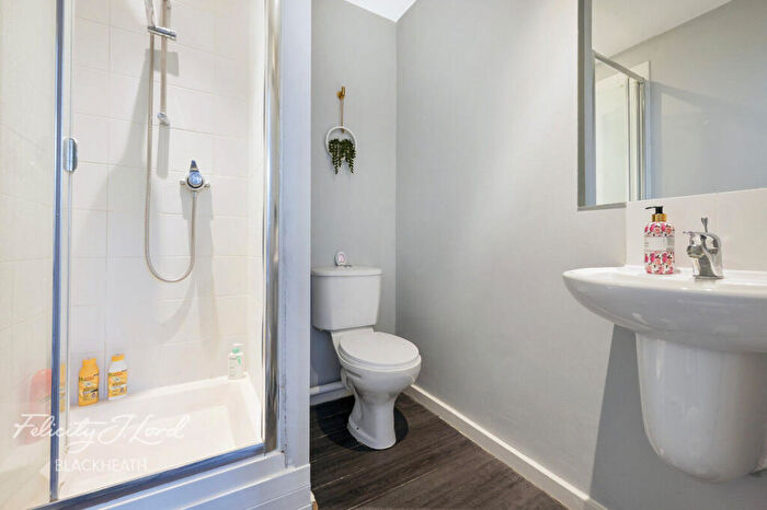 2 Bedroom Apartment For Sale In Calderwood Street, London, SE18