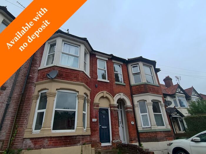 2 Bedroom Flat To Rent In High Road, Southampton, SO16