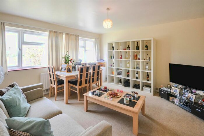 2 Bedroom Flat To Rent In Stanley Road, London, SW19