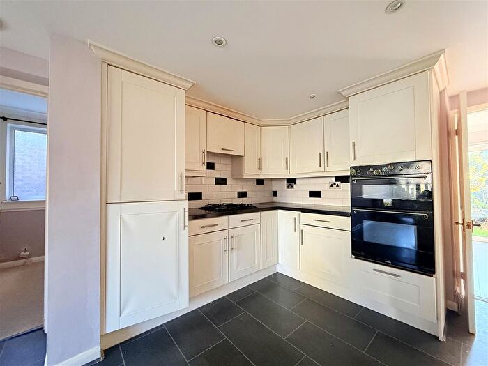 3 Bedroom Detached House To Rent In Staines Road, Bedfont, Feltham, TW14