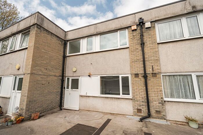 3 Bedroom Maisonette To Rent In Grange Road, London, SE1
