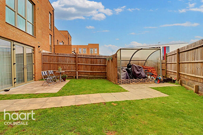 2 Bedroom Apartment For Sale In Edgecumbe Avenue, NW9