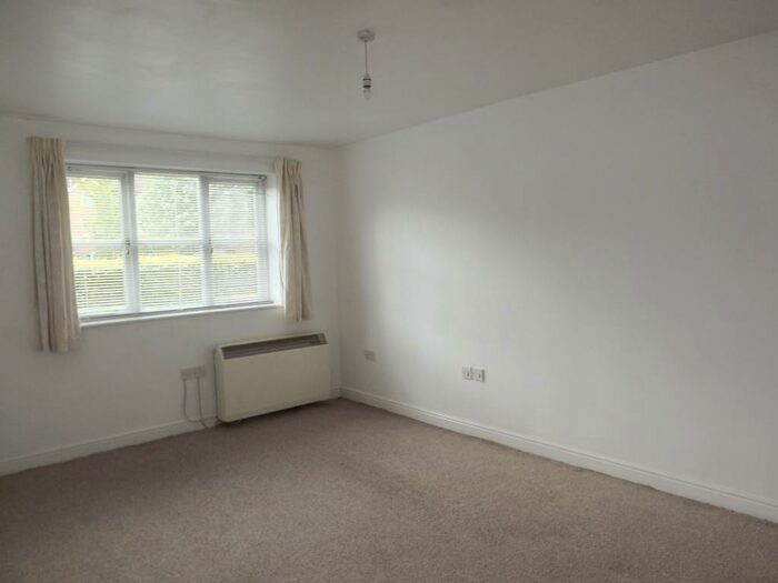 2 Bedroom Flat To Rent In Aspen Grove, Aldershot, GU12