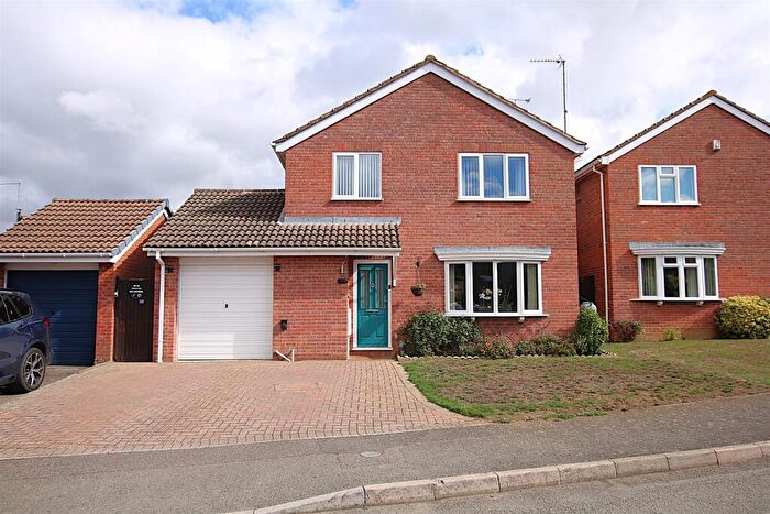 4 Bedroom Detached House For Sale In Crownsmead, West Hunsbury, NN4