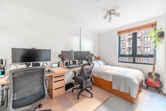 2 Bedroom Flat For Sale In Lakeside Drive, Park Royal, London, NW10