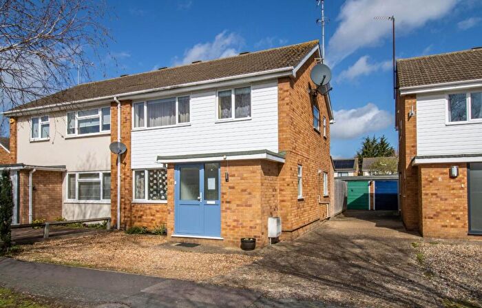3 Bedroom Semi Detached House For Sale In Brownlow Road, Cambridge, CB4