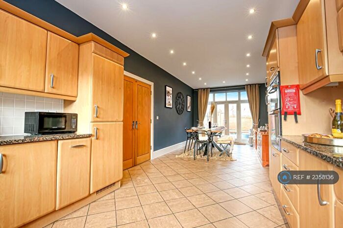 5 Bedroom Detached House To Rent In Kingswear Drive, Broughton, Milton Keynes, MK10