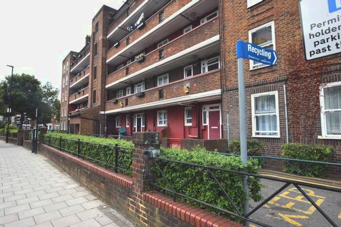 3 Bedroom Flat To Rent In Lilford Road, London, SE5