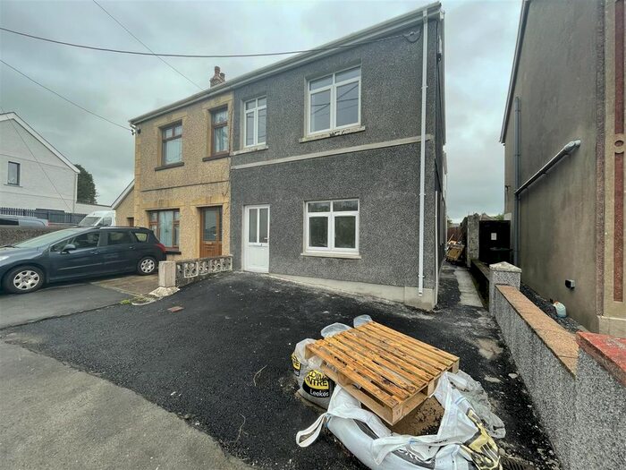 3 Bedroom Flat To Rent In Carmarthen Road, Cross Hands, Llanelli, SA14