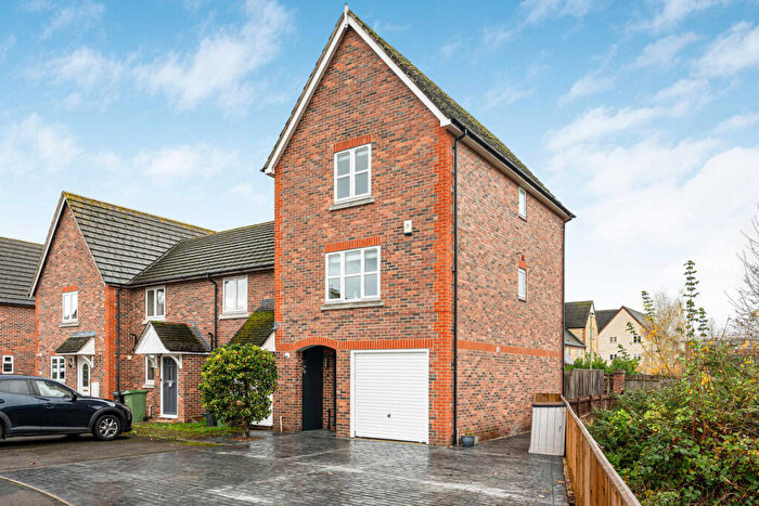 4 Bedroom End Of Terrace House For Sale In Willow Brook, Abingdon, OX14