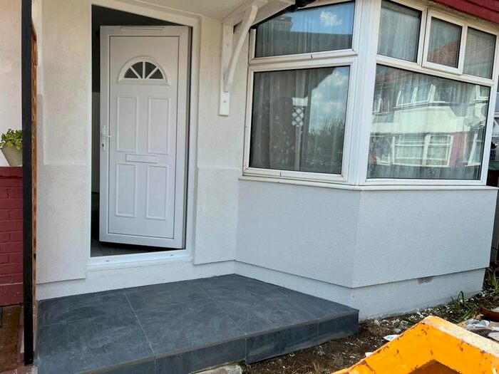 2 Bedroom Flat To Rent In Everton Drive, Stanmore, HA7