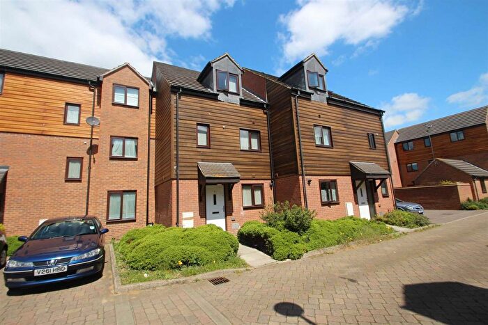 4 Bedroom Town House To Rent In Ropley Way, Broughton, Milton Keynes, MK10