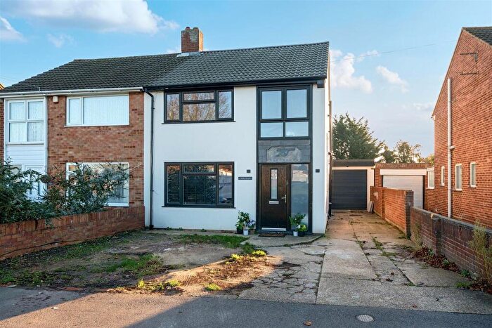 3 Bedroom Semi Detached House For Sale In Heronscroft, Bedford, MK41