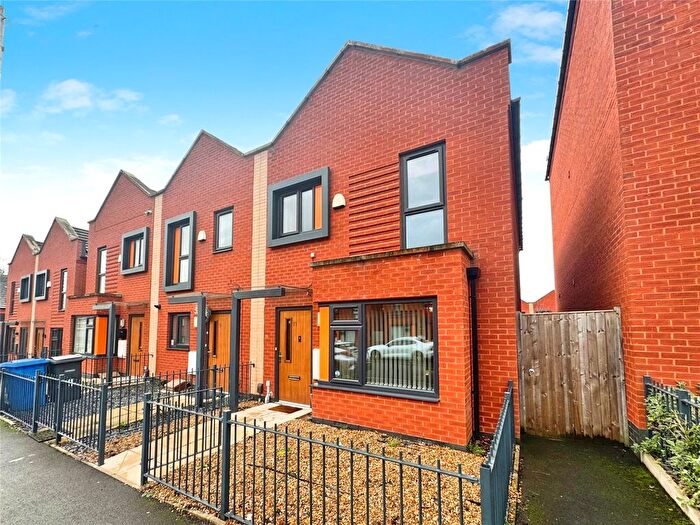 3 Bedroom End Of Terrace House To Rent In Athole Street, Salford, Greater Manchester, M5