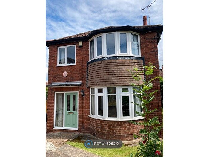 3 Bedroom Detached House To Rent In Primrose Grove, Leeds, LS15