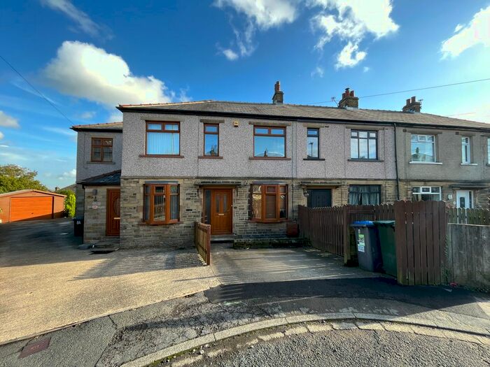 3 Bedroom Property To Rent In Headland Grove, Bradford, BD6