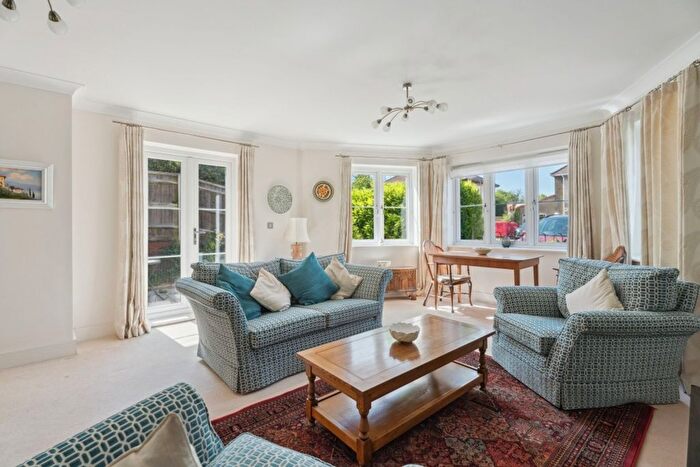 2 Bedroom Flat For Sale In Station Road, Princes Risborough, HP27