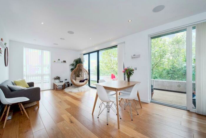 2 Bedroom Flat To Rent In Arts Lane, London, SE16