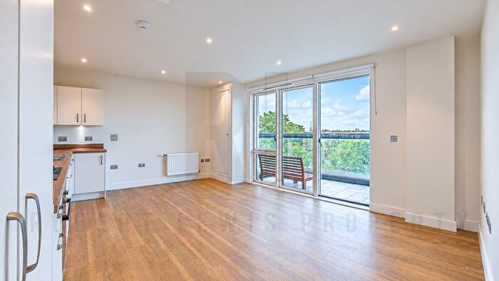 1 Bedroom Flat For Sale In Station Road, London, N11