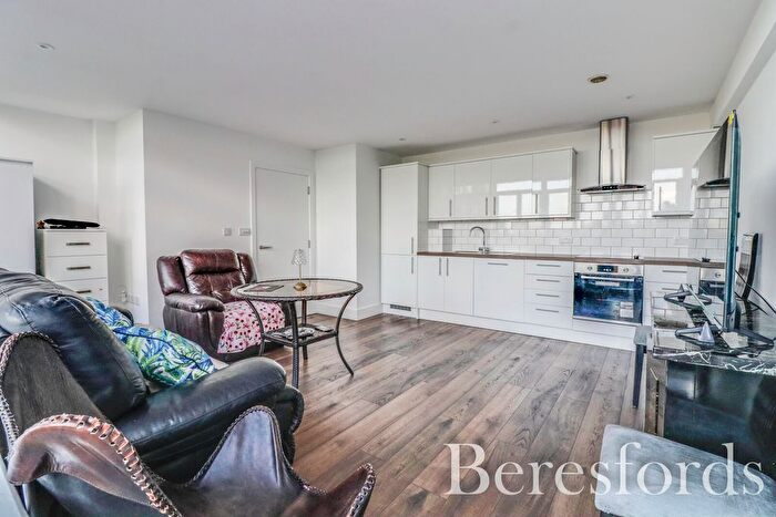 2 Bedroom Flat For Sale In North Hill, Colchester, CO1