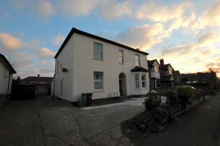 3 Bedroom Apartment To Rent In Park Road, SM6