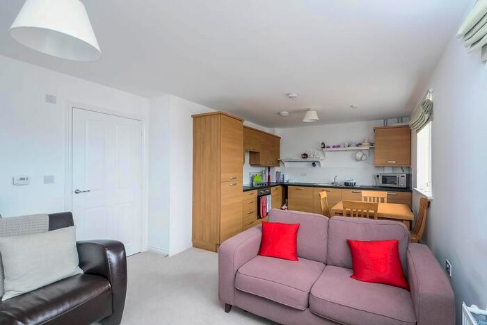 2 Bedroom Flat To Rent In Didcot, Oxfordshire, OX11