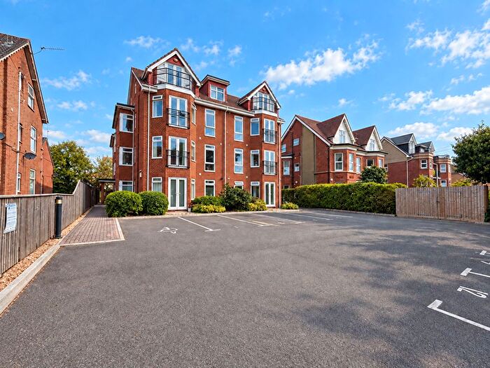 2 Bedroom Flat For Sale In Owls Road, Boscombe Spa Grange, BH5