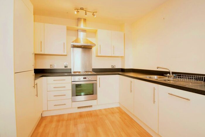 2 Bedroom Apartment To Rent In Overstone Court, CF10