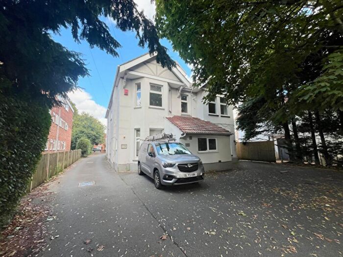 2 Bedroom Flat To Rent In Richmond Park Road, Bournemouth, BH8